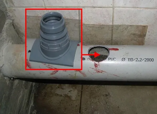 Врезка в канализационную трубу с помощью адаптера