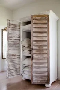 Сборка встроенного шкафа с жалюзийными дверцами