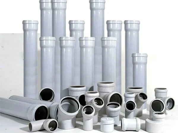 Новые пластиковые канализационные трубы 