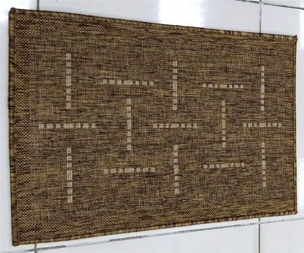 Более практично использовать коврик изо льна в качестве настенного декора