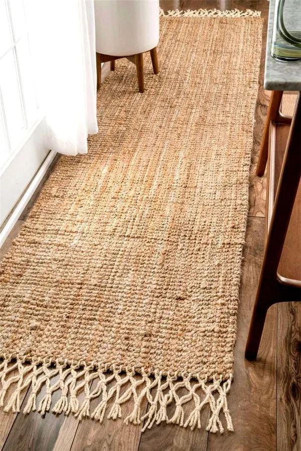 Плетёные коврики можно использовать практически в любом интерьере