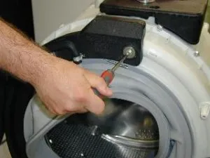 Почему при отжиме стиральная машина сильно гремит 4