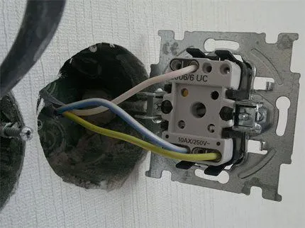 Поворотный выключатель с влагозащитным корпусом