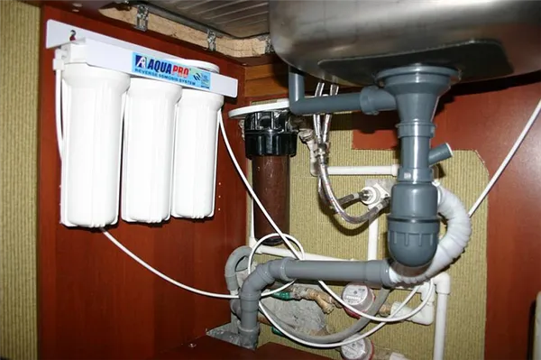 Соединение фильтра с краном и водопроводом