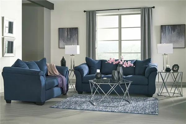 интерьер с синим диваном