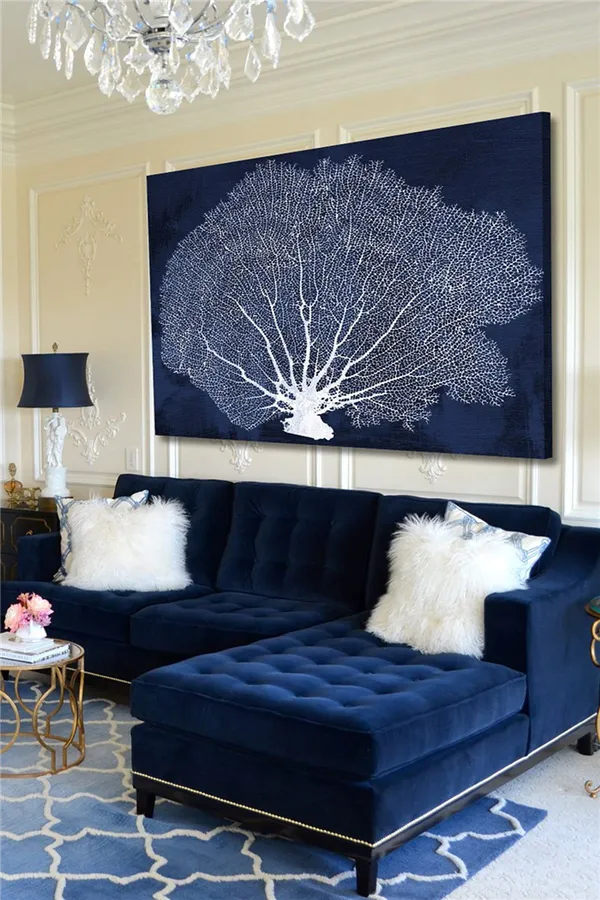 Синий диван в интерьере гостиной фото с чем сочетать 8